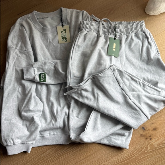 Daily Drills heather Gray M/L fleece Sweatshirt and Joggers Set - Picture 1 of 1